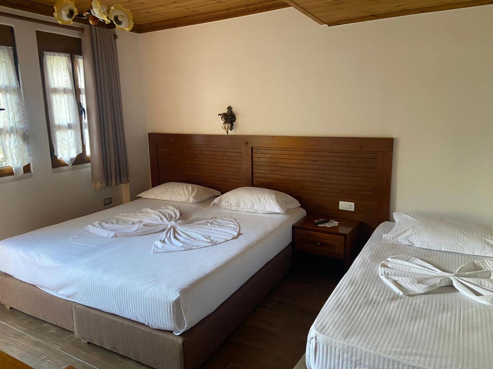 Boutique Hotel Praga Gjirokastër Extérieur photo